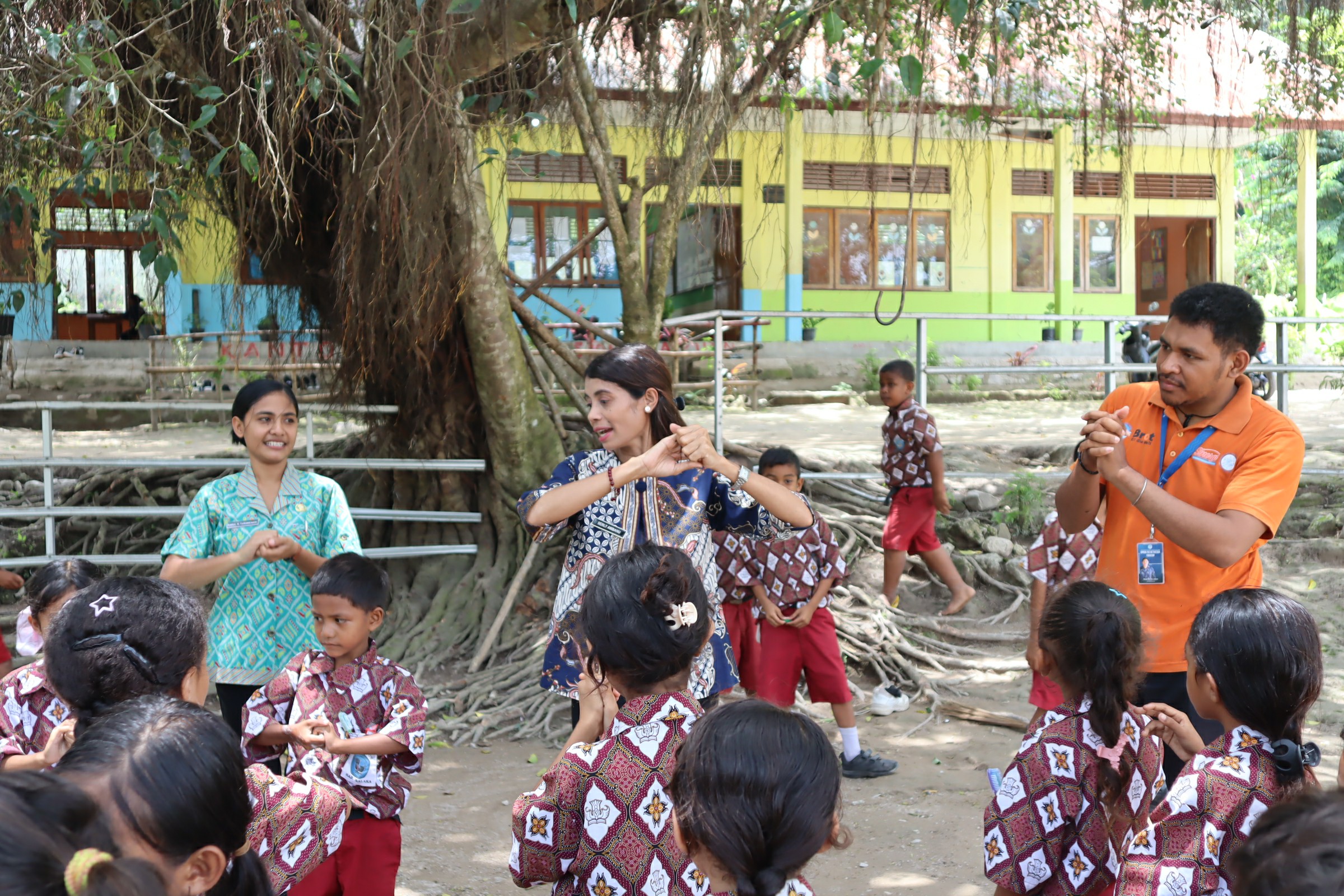 Bekerjasama dengan CD Bethesda, Promkes Puskesmas Uabau memberikan Sosialisasi PHBS di SD GMIT Kakuun, Desa Naukekusa